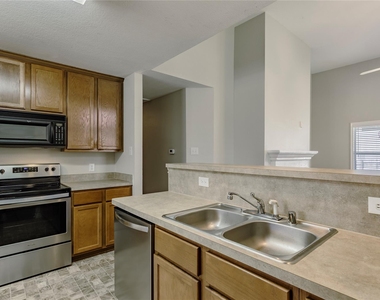 8915 Wild Rose Lane - Photo Thumbnail 6
