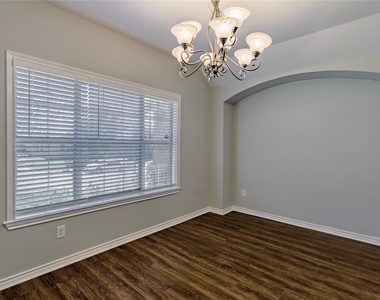 8915 Wild Rose Lane - Photo Thumbnail 10