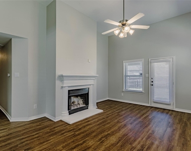 8915 Wild Rose Lane - Photo Thumbnail 13