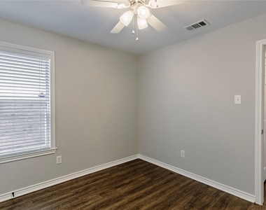 8915 Wild Rose Lane - Photo Thumbnail 27