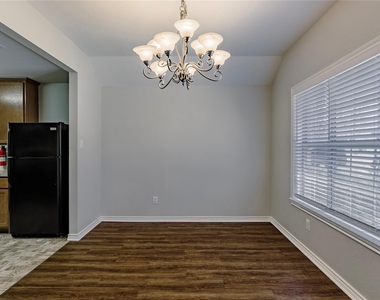 8915 Wild Rose Lane - Photo Thumbnail 12