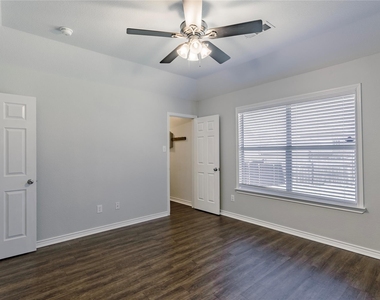 8915 Wild Rose Lane - Photo Thumbnail 19