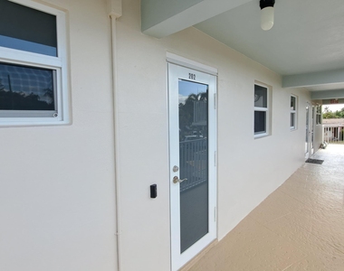 1445 Se 15th Court - Photo Thumbnail 40