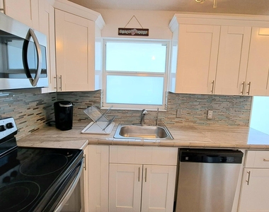1445 Se 15th Court - Photo Thumbnail 7