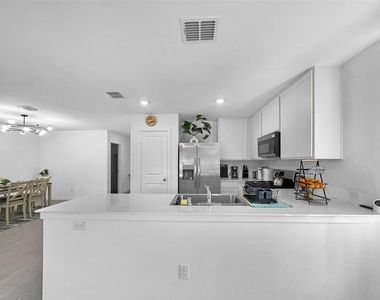 1817 Ventasso Boulevard - Photo Thumbnail 2
