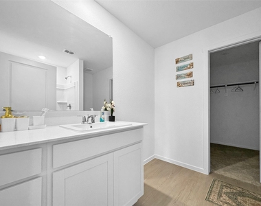 1817 Ventasso Boulevard - Photo Thumbnail 3