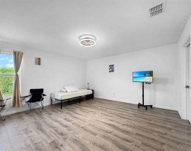 1817 Ventasso Boulevard - Photo Thumbnail 12
