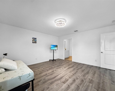 1817 Ventasso Boulevard - Photo Thumbnail 7