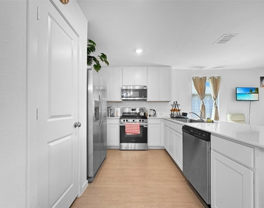 1817 Ventasso Boulevard - Photo Thumbnail 5