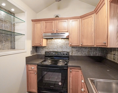 1044 N King Road - Photo Thumbnail 9