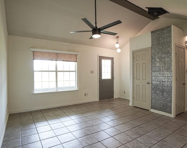 1044 N King Road - Photo Thumbnail 6