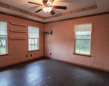 1044 N King Road - Photo Thumbnail 14