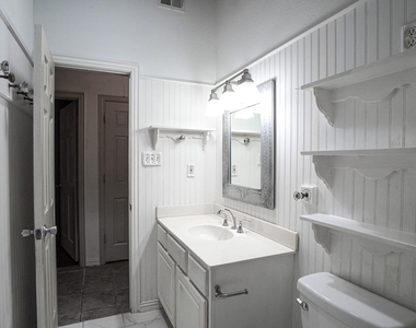 1044 N King Road - Photo Thumbnail 12