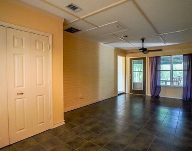 1044 N King Road - Photo Thumbnail 17