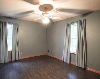 1044 N King Road - Photo Thumbnail 13