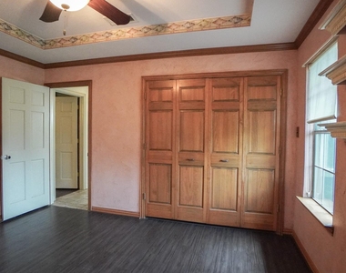 1044 N King Road - Photo Thumbnail 15