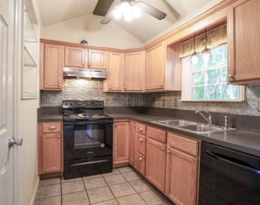 1044 N King Road - Photo Thumbnail 8