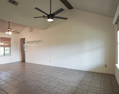 1044 N King Road - Photo Thumbnail 4