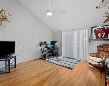 4319 Travis Street - Photo Thumbnail 12