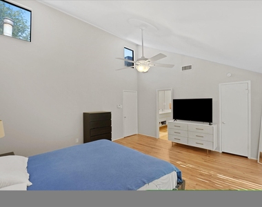 4319 Travis Street - Photo Thumbnail 9