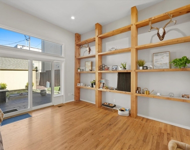 4319 Travis Street - Photo Thumbnail 6