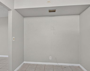 1002 Green Pine Boulevard - Photo Thumbnail 12