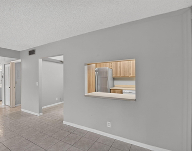 1002 Green Pine Boulevard - Photo Thumbnail 10