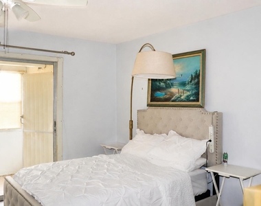 120 Seville - Photo Thumbnail 5