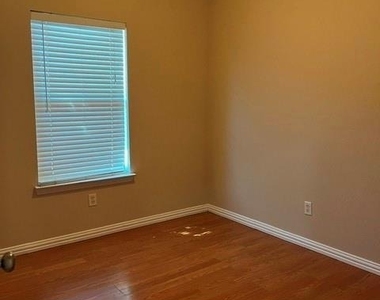 7903 Marydean Avenue - Photo Thumbnail 4