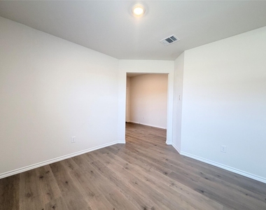 629 Dunhill Road - Photo Thumbnail 7