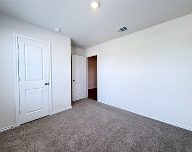 629 Dunhill Road - Photo Thumbnail 5