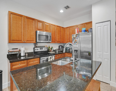 5804 Nw 46th Lane - Photo Thumbnail 5