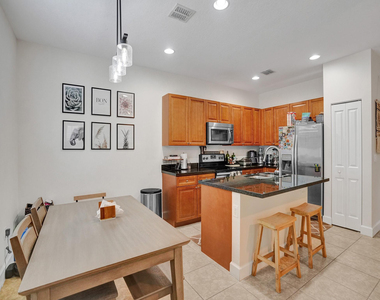 5804 Nw 46th Lane - Photo Thumbnail 6