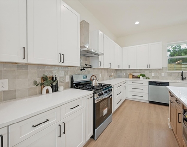 1511 Morrell Avenue - Photo Thumbnail 14