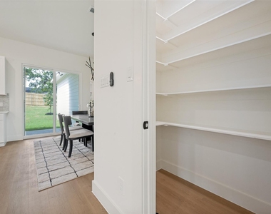 1511 Morrell Avenue - Photo Thumbnail 15