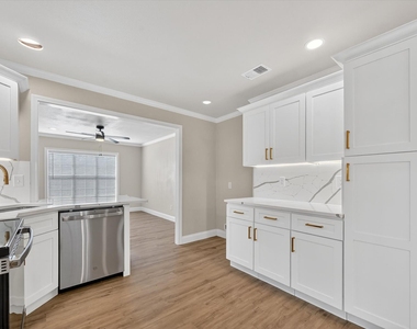 115 S Morris Street - Photo Thumbnail 4