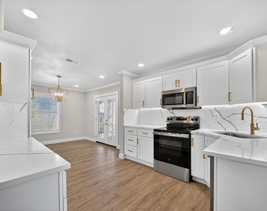 115 S Morris Street - Photo Thumbnail 1