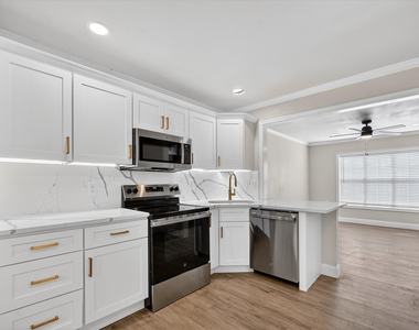 115 S Morris Street - Photo Thumbnail 2