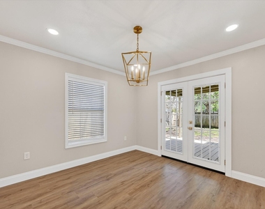 115 S Morris Street - Photo Thumbnail 7