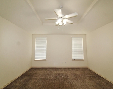 6218 Bentwood Drive - Photo Thumbnail 8