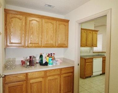 6218 Bentwood Drive - Photo Thumbnail 15
