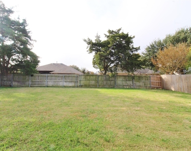 6218 Bentwood Drive - Photo Thumbnail 18