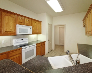 6218 Bentwood Drive - Photo Thumbnail 6