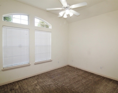 6218 Bentwood Drive - Photo Thumbnail 12