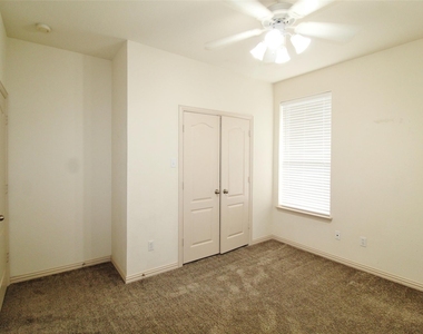 6218 Bentwood Drive - Photo Thumbnail 13