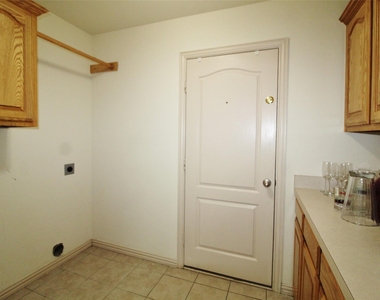 6218 Bentwood Drive - Photo Thumbnail 14