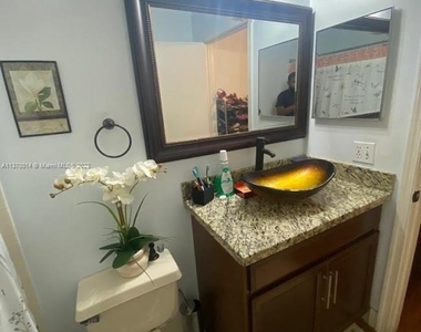 17398 Sw 22nd Court - Photo Thumbnail 4