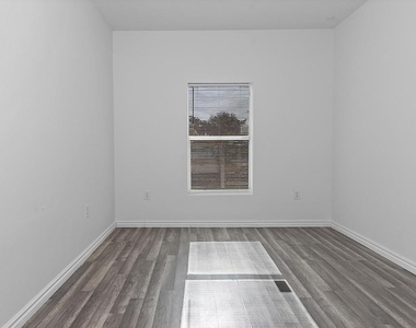 105 2nd Street - Photo Thumbnail 11