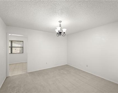 2205 Foxcroft Lane - Photo Thumbnail 18