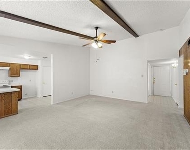 2205 Foxcroft Lane - Photo Thumbnail 3